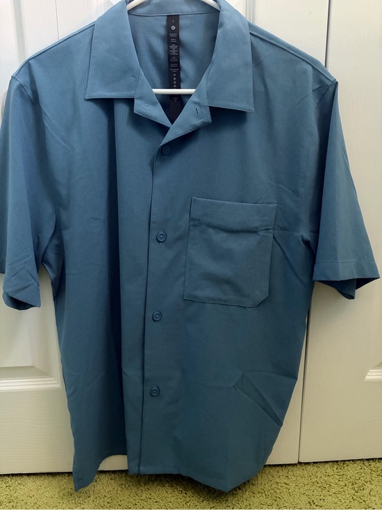 lululemon athletica Other - lululemon athletica Short Sleeve Button-Up Shirt in Slate Blue